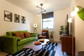 Waterside 2 Bed Apartment Taunton & FREE off road Parking & Wifi